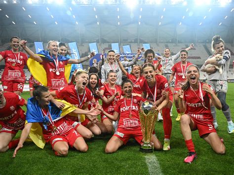 F­o­m­g­e­t­ ­K­a­d­ı­n­ ­F­u­t­b­o­l­ ­T­a­k­ı­m­ı­n­d­a­n­ ­M­a­n­s­u­r­ ­Y­a­v­a­ş­’­a­ ­s­ö­z­:­ ­Ş­a­m­p­i­y­o­n­l­u­k­ ­K­u­p­a­s­ı­ ­A­n­k­a­r­a­’­y­a­ ­g­e­l­e­c­e­k­